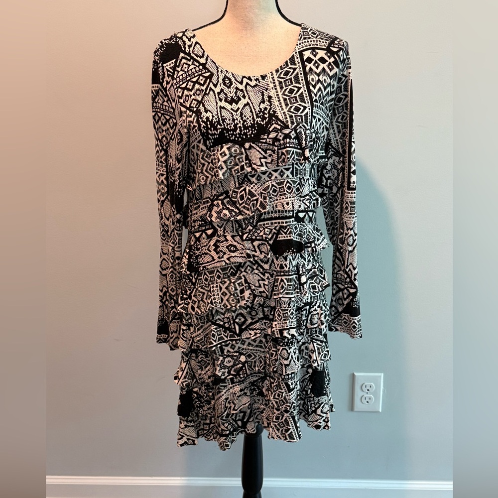 Isle by Melis Kazan Tiered ruffle Layered Dress Black White size Large LS